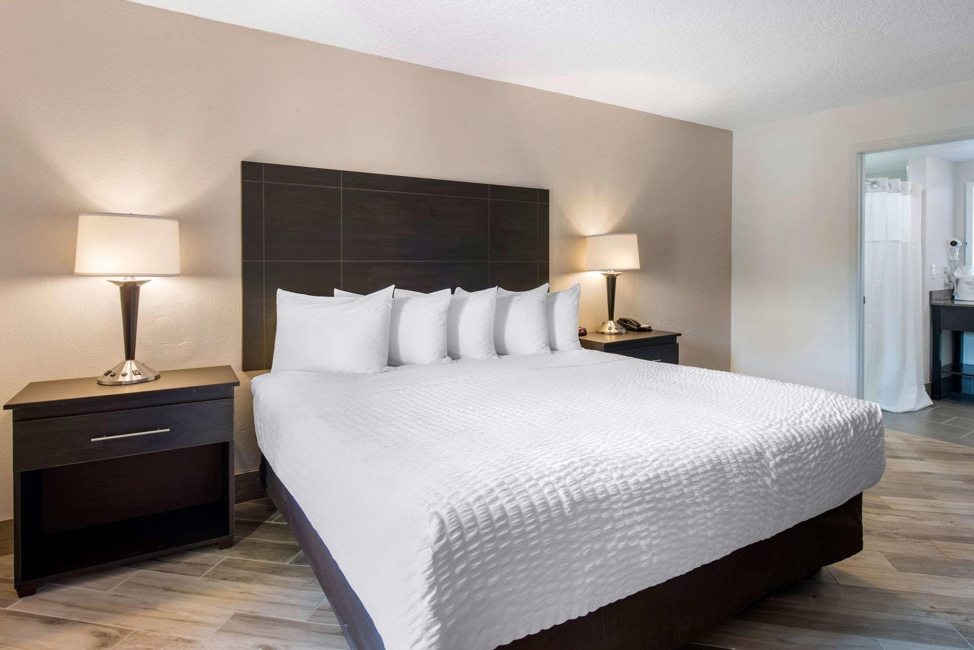 Clarion Inn & Suites Kissimmee-Lake Buena Vista South 外观 照片